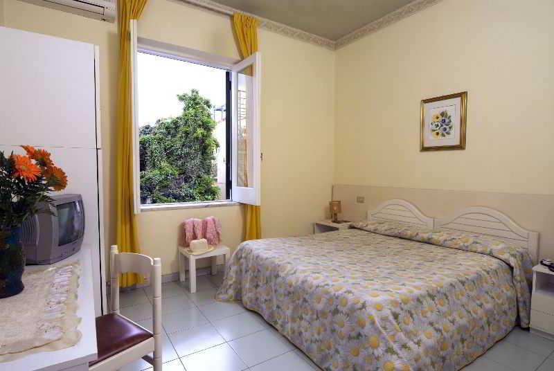 Villa Diana - Beach & Rooms Ischia Dış mekan fotoğraf